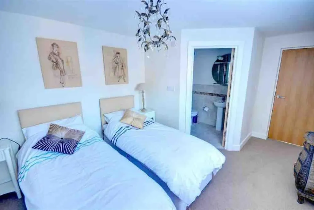 Seagull-Charming Two Bed Ground Floor Retreat, Can Sleep 6 Scarborough